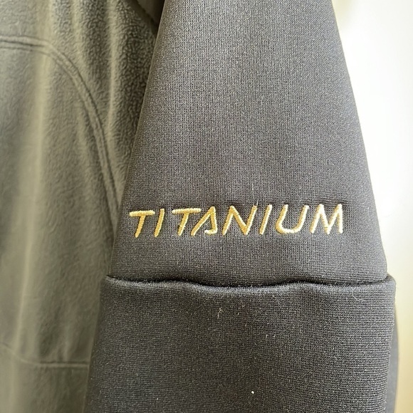 COLUMBIA - Outdoor Utility Titanium Outdoor Jacket - Black/Grey - Large - Picture 3 of 11